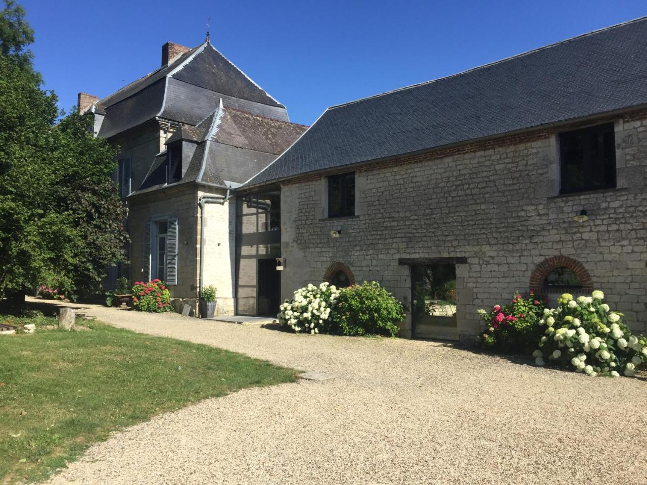 Chateau De Bed and breakfast Clermont-les-Fermes